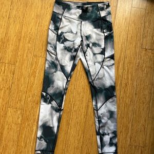 Printed leggings with pockets